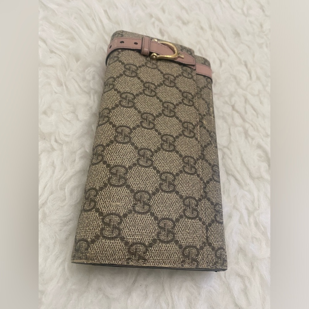 GUCCI GG Supreme Monogram Continental Wallet Pink